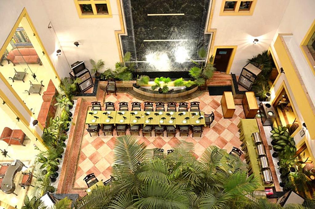 Hotel Meraden Grand Varanasi Eksteriør billede