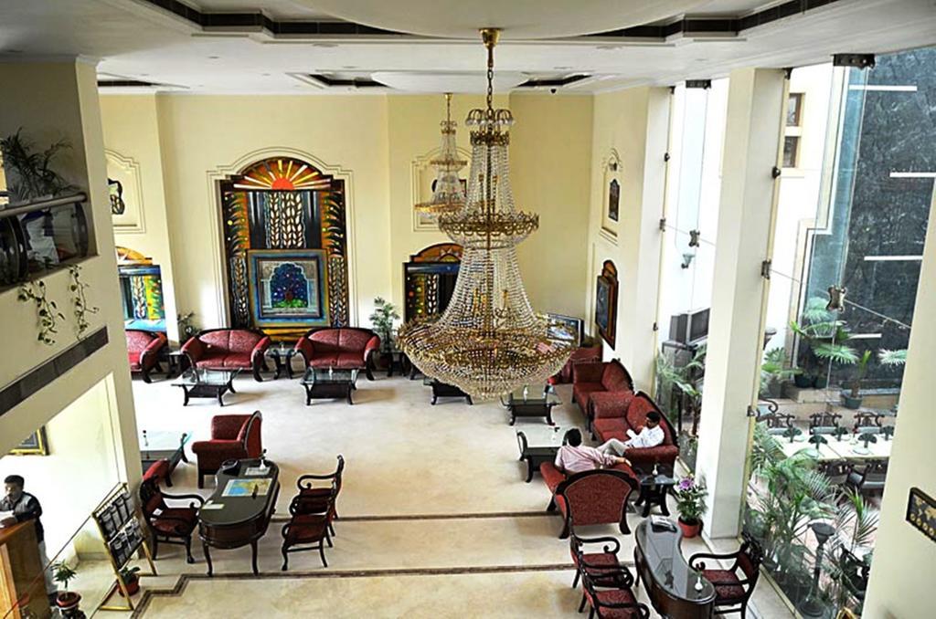 Hotel Meraden Grand Varanasi Eksteriør billede