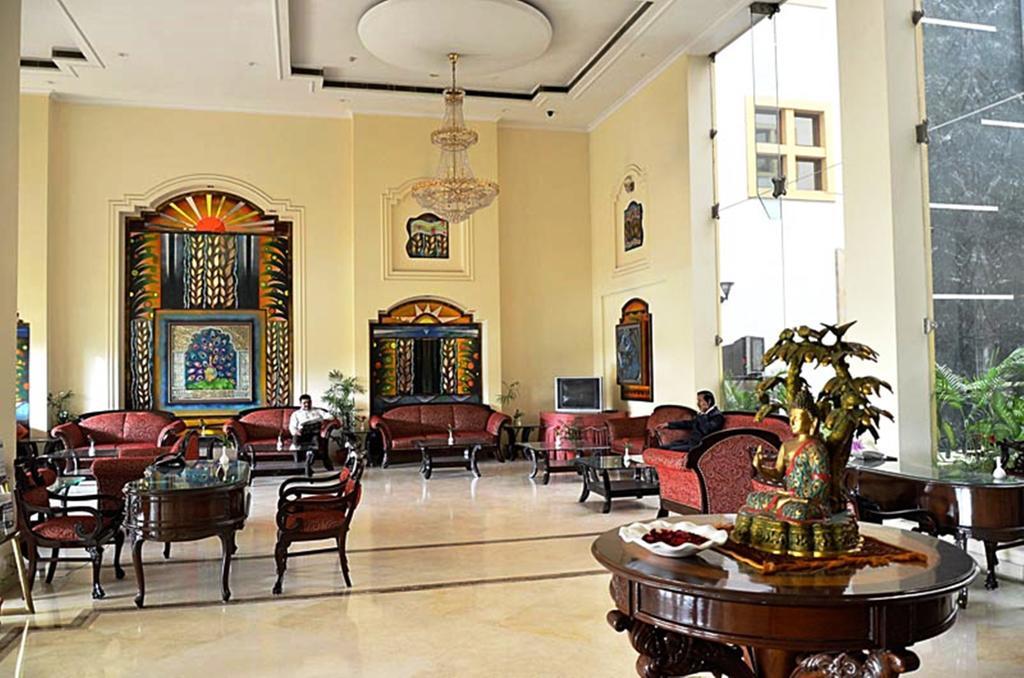 Hotel Meraden Grand Varanasi Eksteriør billede