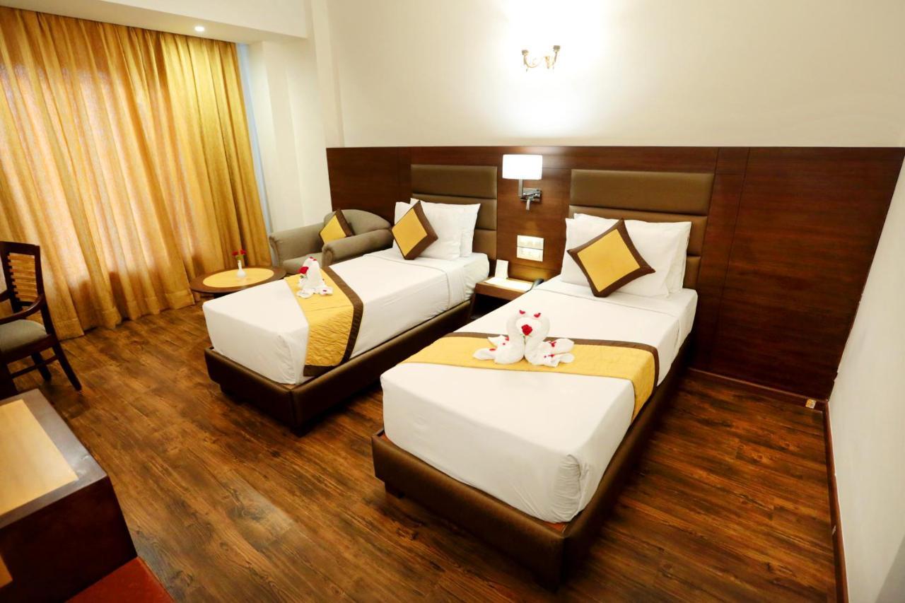 Hotel Meraden Grand Varanasi Eksteriør billede