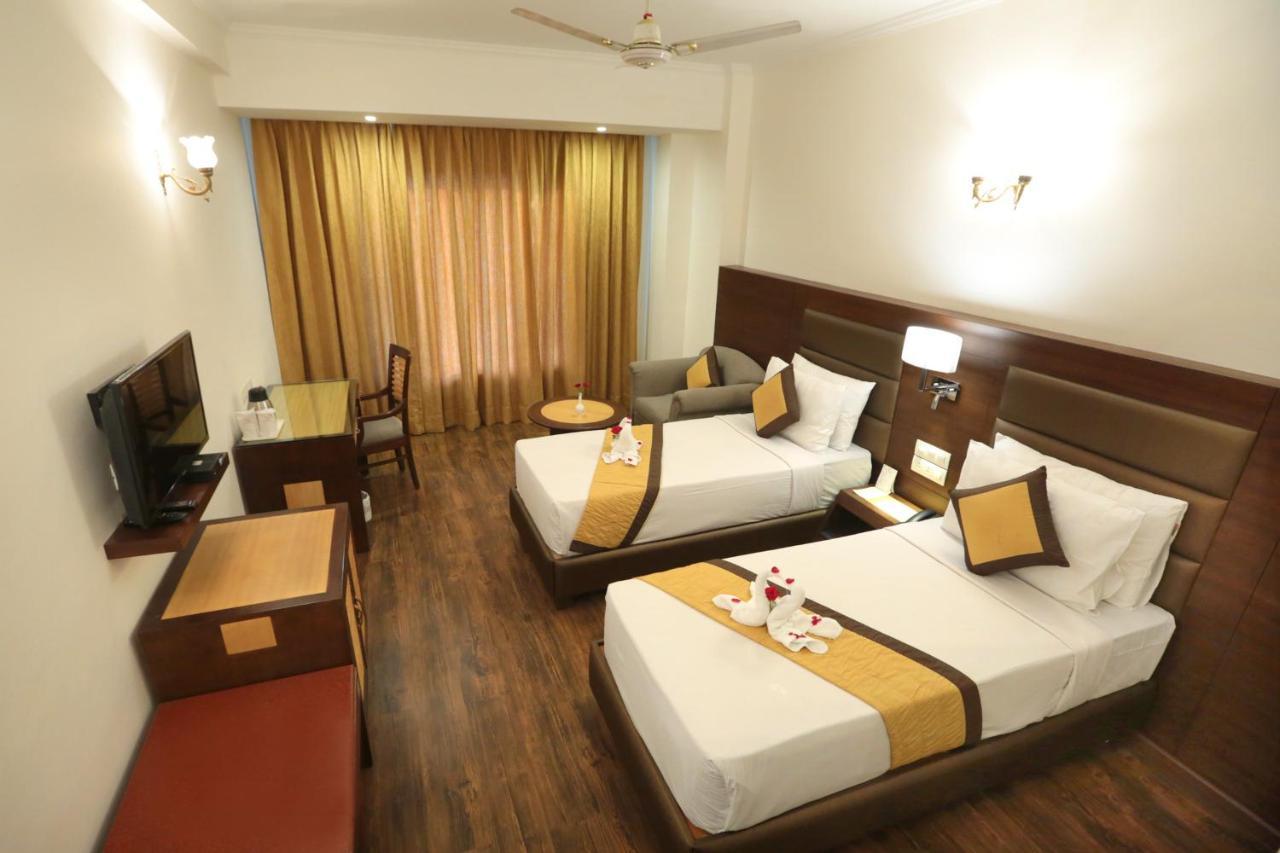 Hotel Meraden Grand Varanasi Eksteriør billede