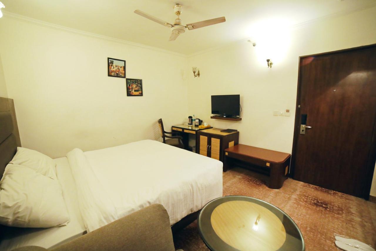 Hotel Meraden Grand Varanasi Eksteriør billede