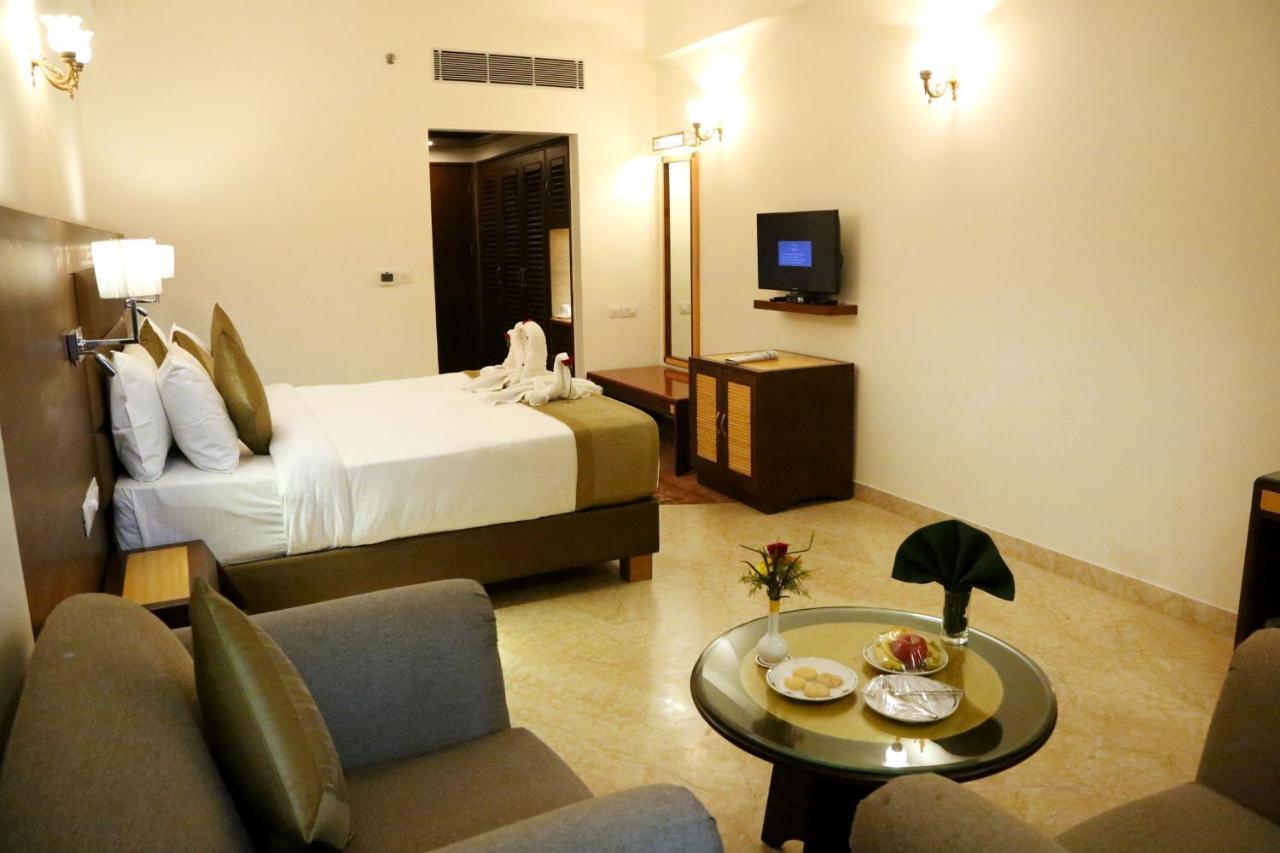 Hotel Meraden Grand Varanasi Eksteriør billede