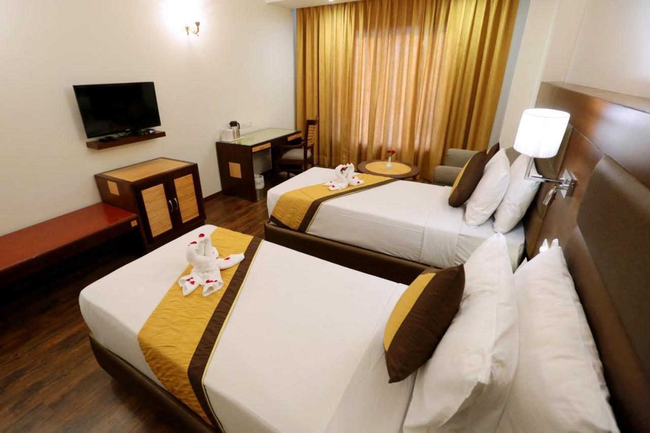 Hotel Meraden Grand Varanasi Eksteriør billede