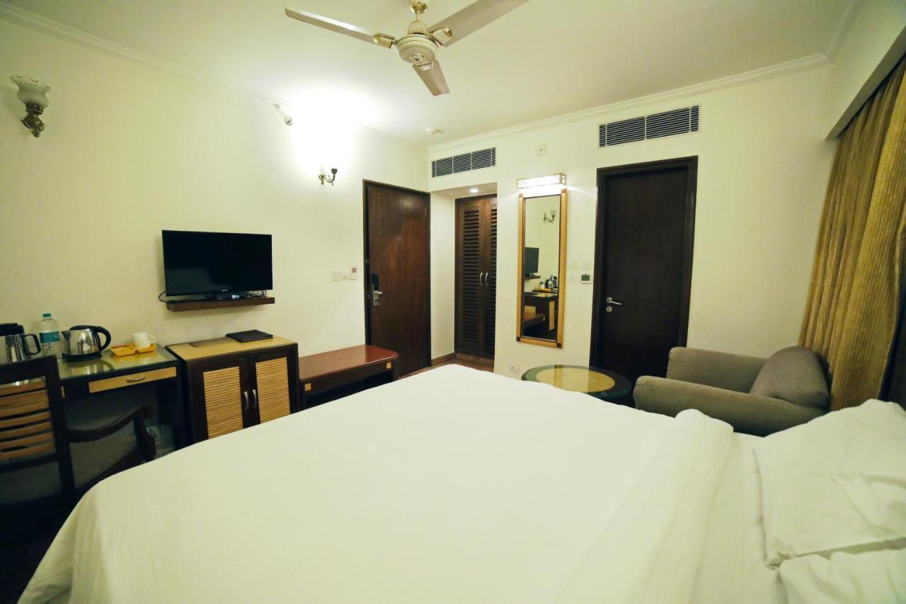 Hotel Meraden Grand Varanasi Eksteriør billede