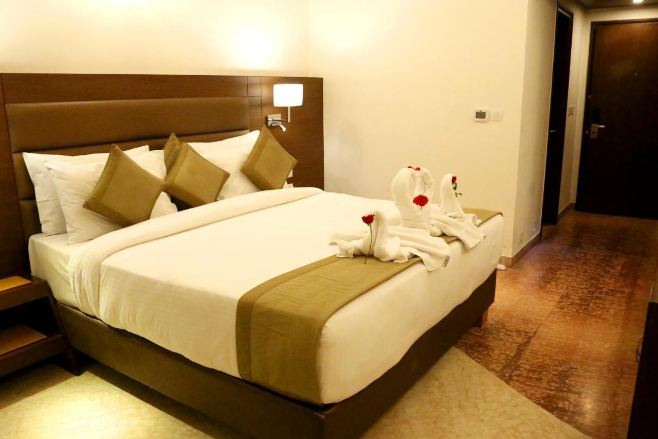 Hotel Meraden Grand Varanasi Eksteriør billede