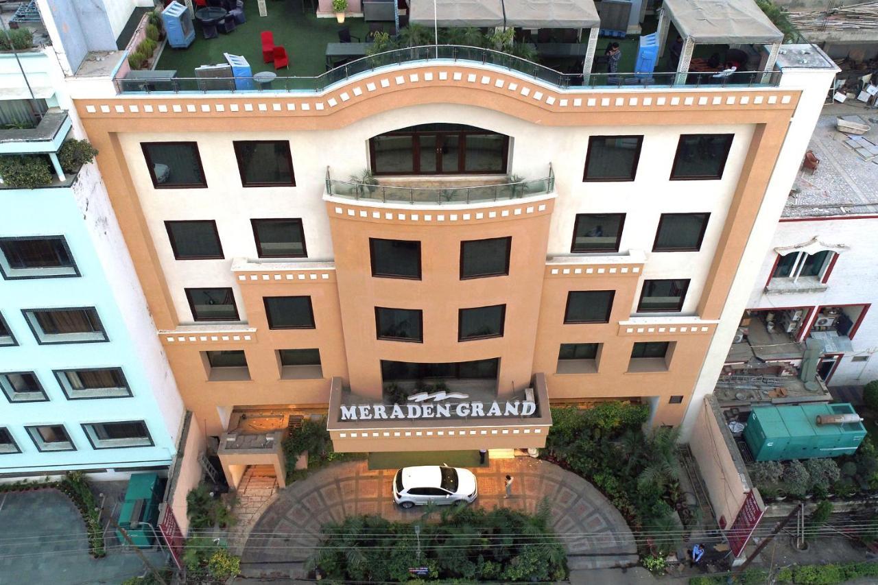 Hotel Meraden Grand Varanasi Eksteriør billede
