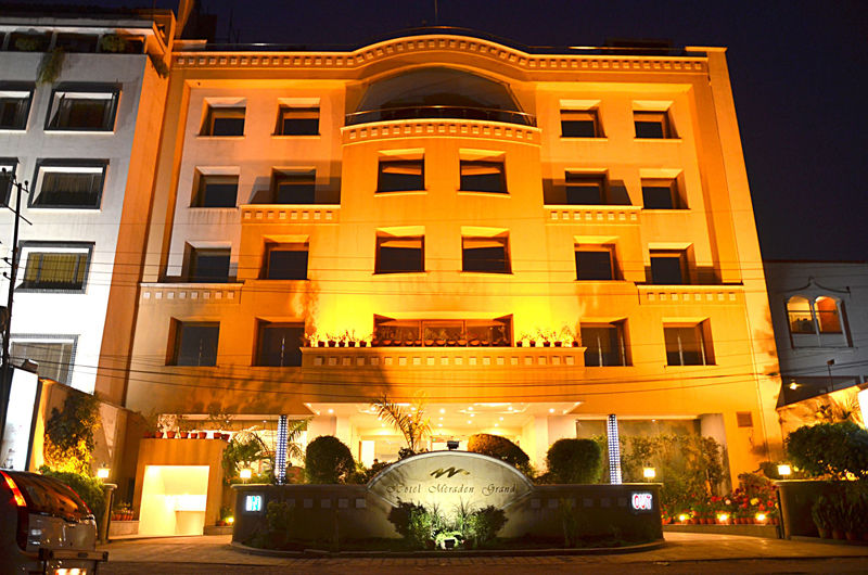 Hotel Meraden Grand Varanasi Eksteriør billede