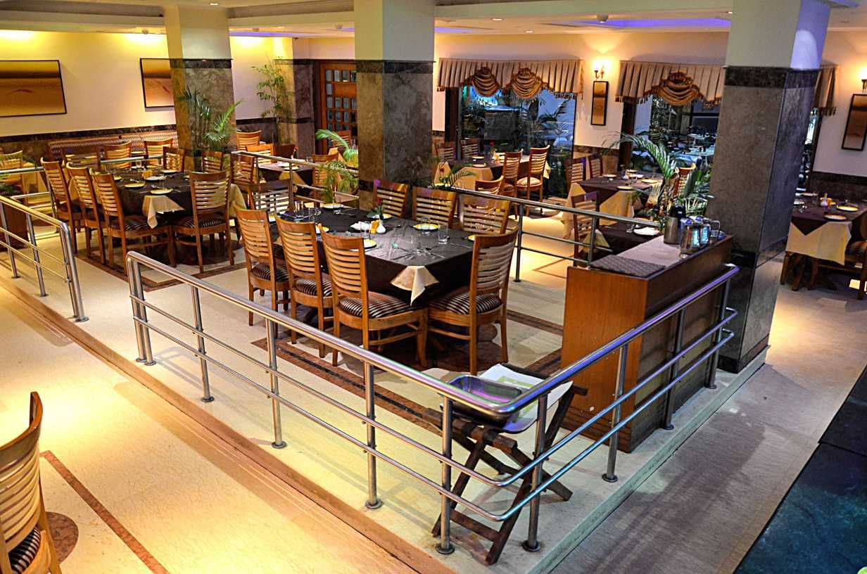 Hotel Meraden Grand Varanasi Eksteriør billede
