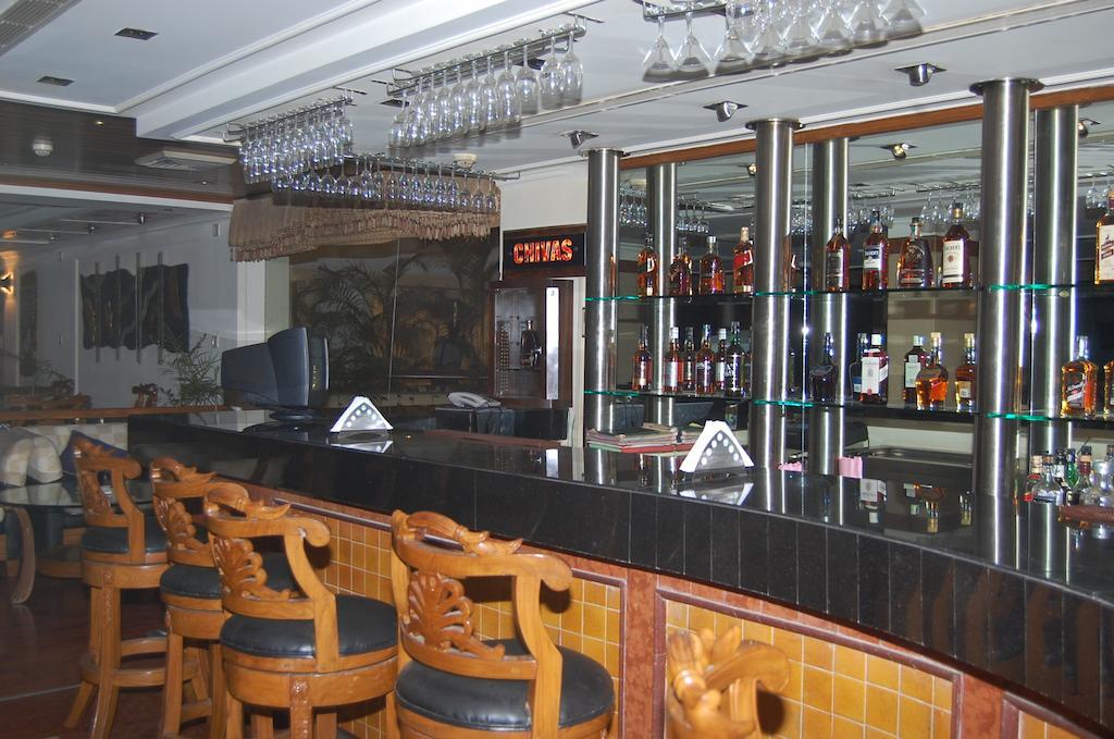 Hotel Meraden Grand Varanasi Eksteriør billede
