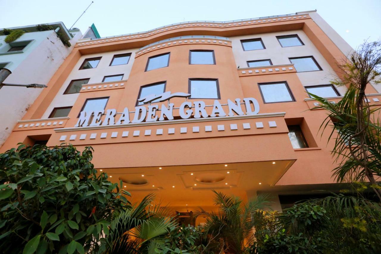 Hotel Meraden Grand Varanasi Eksteriør billede
