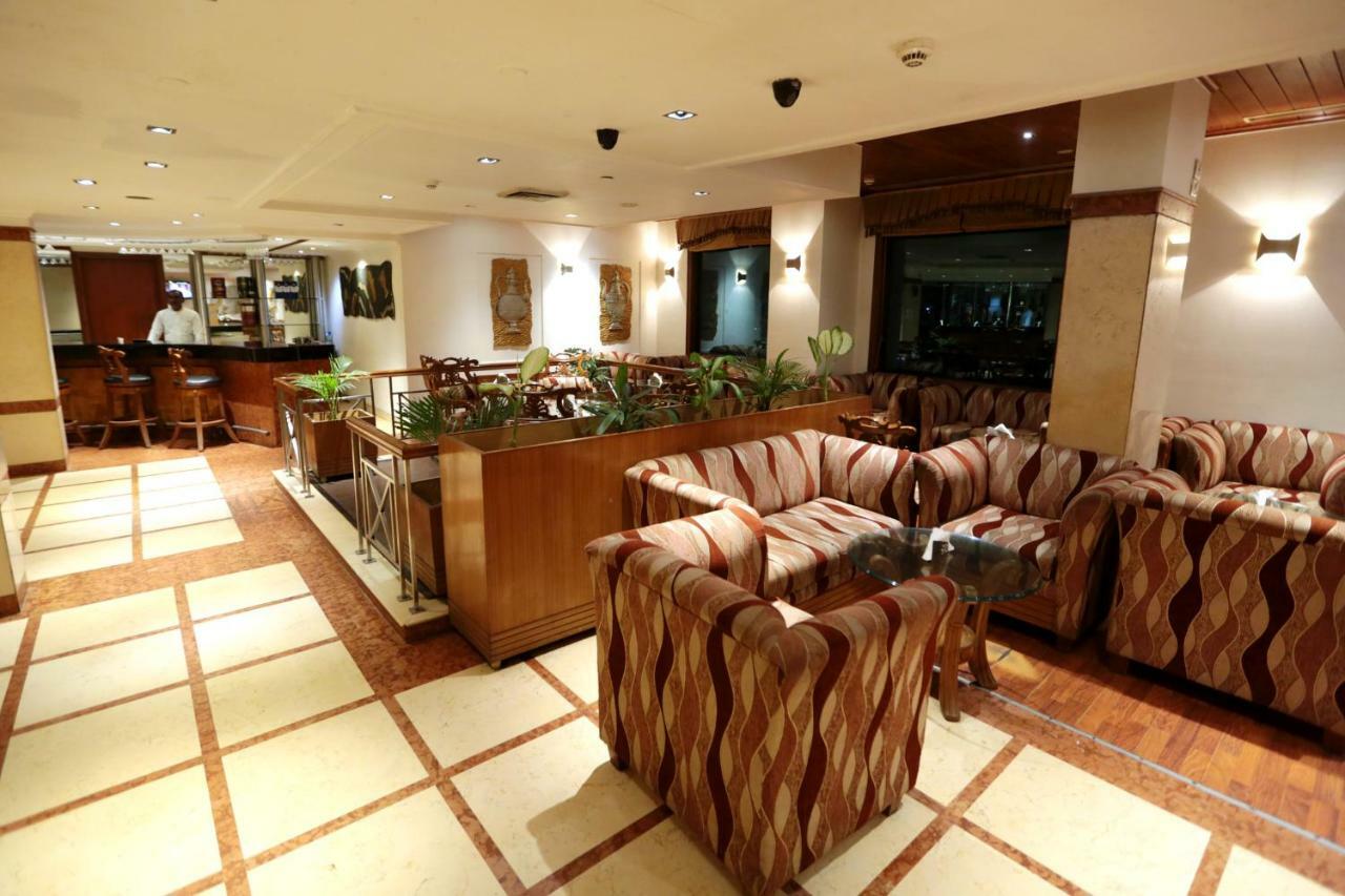 Hotel Meraden Grand Varanasi Eksteriør billede
