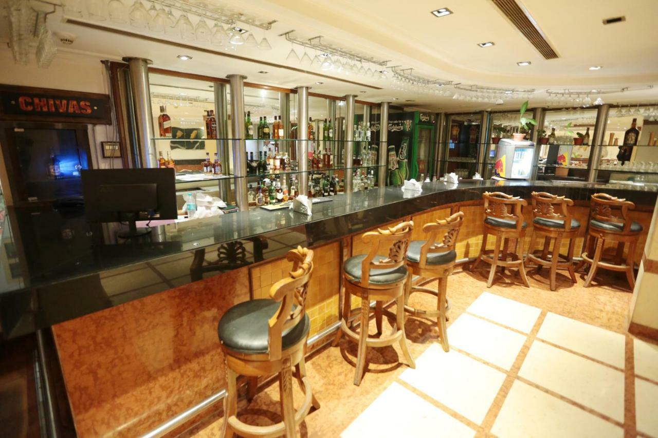 Hotel Meraden Grand Varanasi Eksteriør billede
